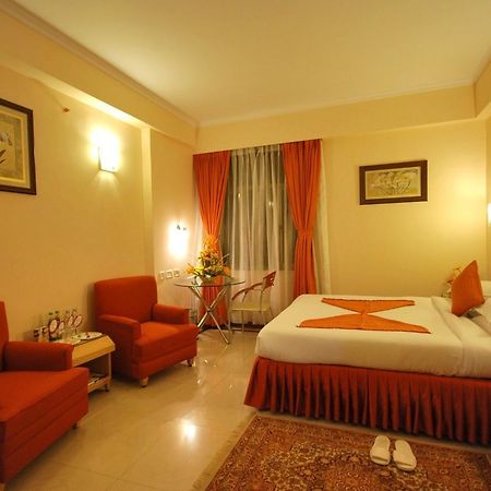 The Senator Hotel Καλκούτα Εξωτερικό φωτογραφία