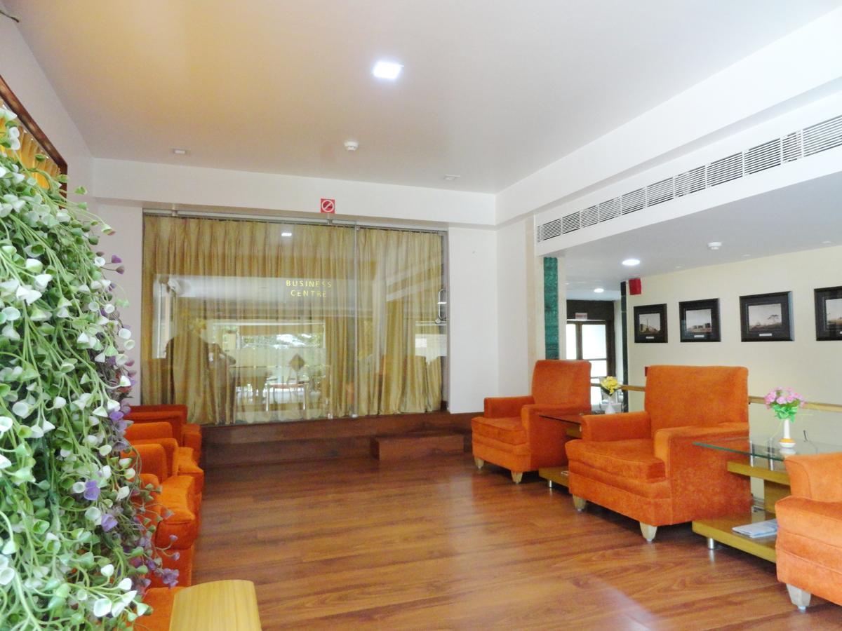 The Senator Hotel Καλκούτα Εξωτερικό φωτογραφία