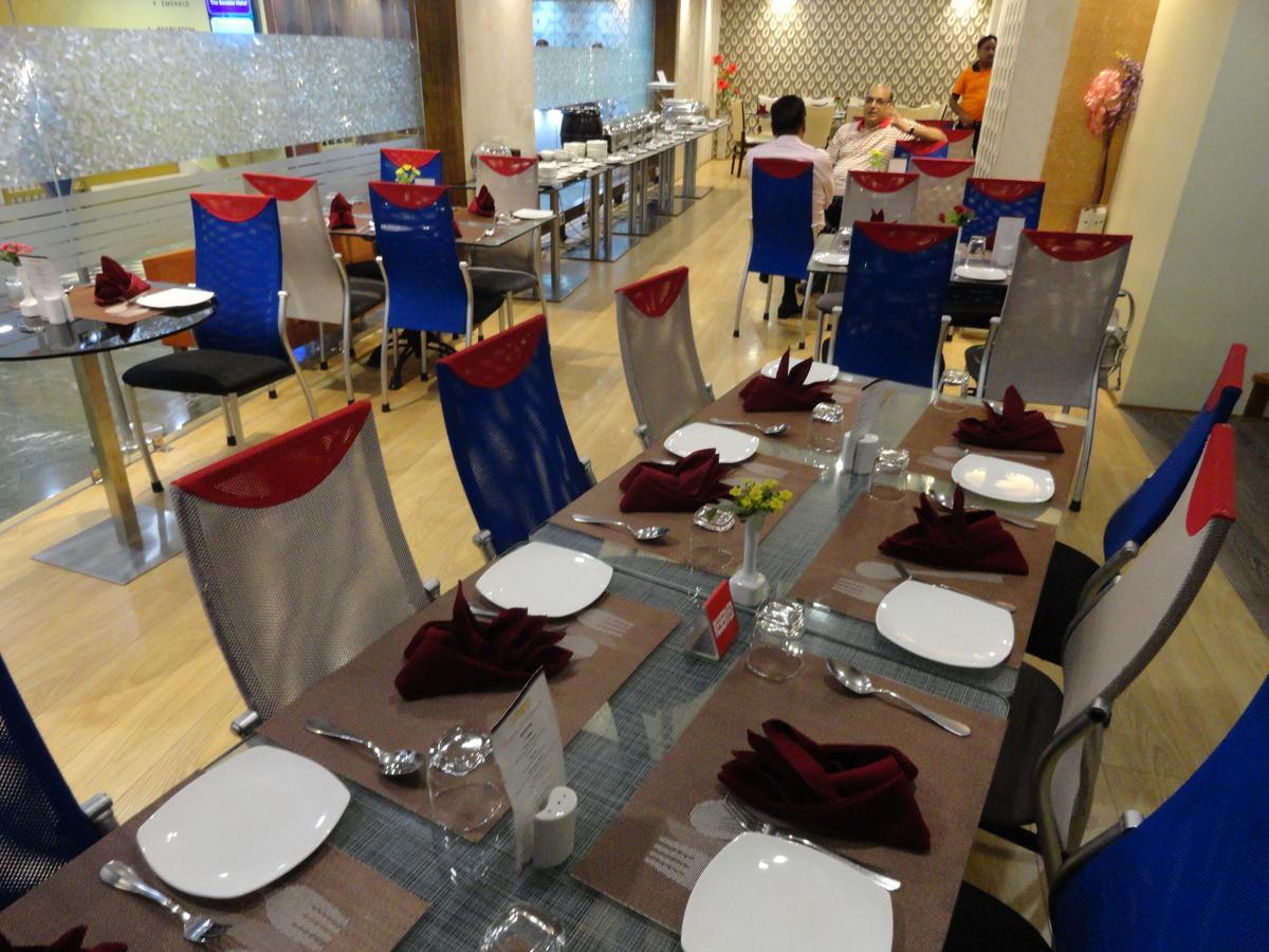 The Senator Hotel Καλκούτα Εξωτερικό φωτογραφία