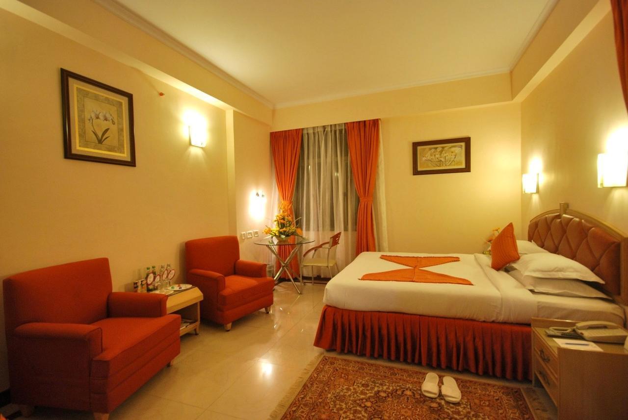 The Senator Hotel Καλκούτα Εξωτερικό φωτογραφία