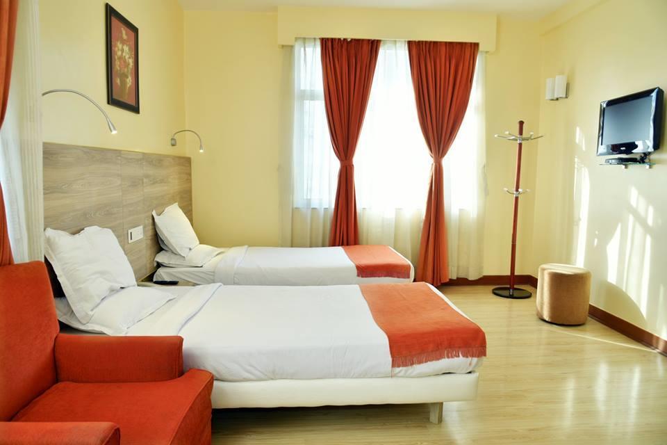 The Senator Hotel Καλκούτα Εξωτερικό φωτογραφία