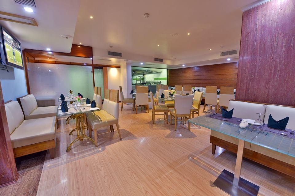 The Senator Hotel Καλκούτα Εξωτερικό φωτογραφία
