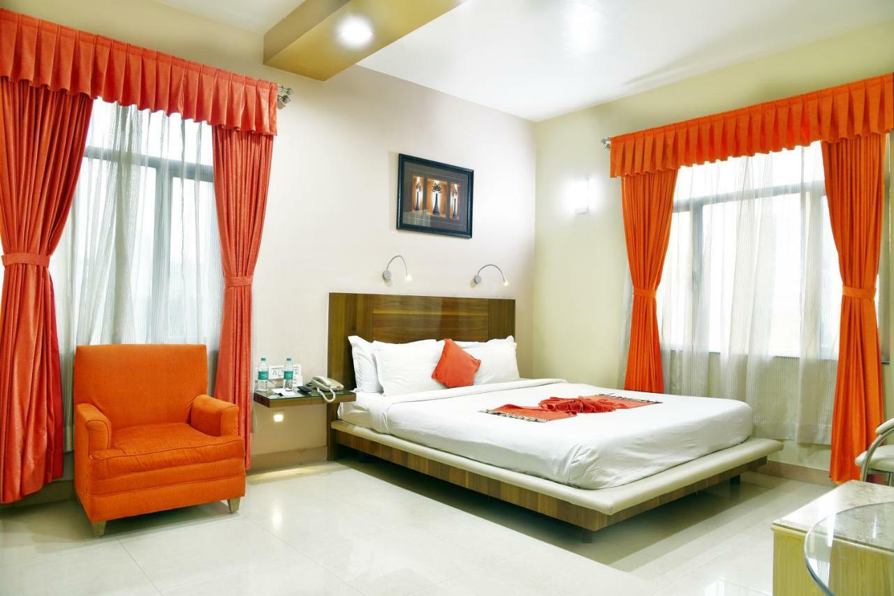The Senator Hotel Καλκούτα Εξωτερικό φωτογραφία
