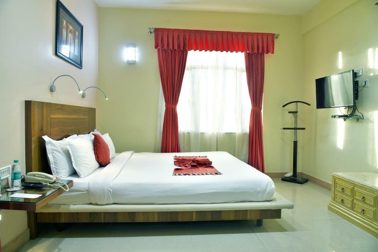 The Senator Hotel Καλκούτα Εξωτερικό φωτογραφία